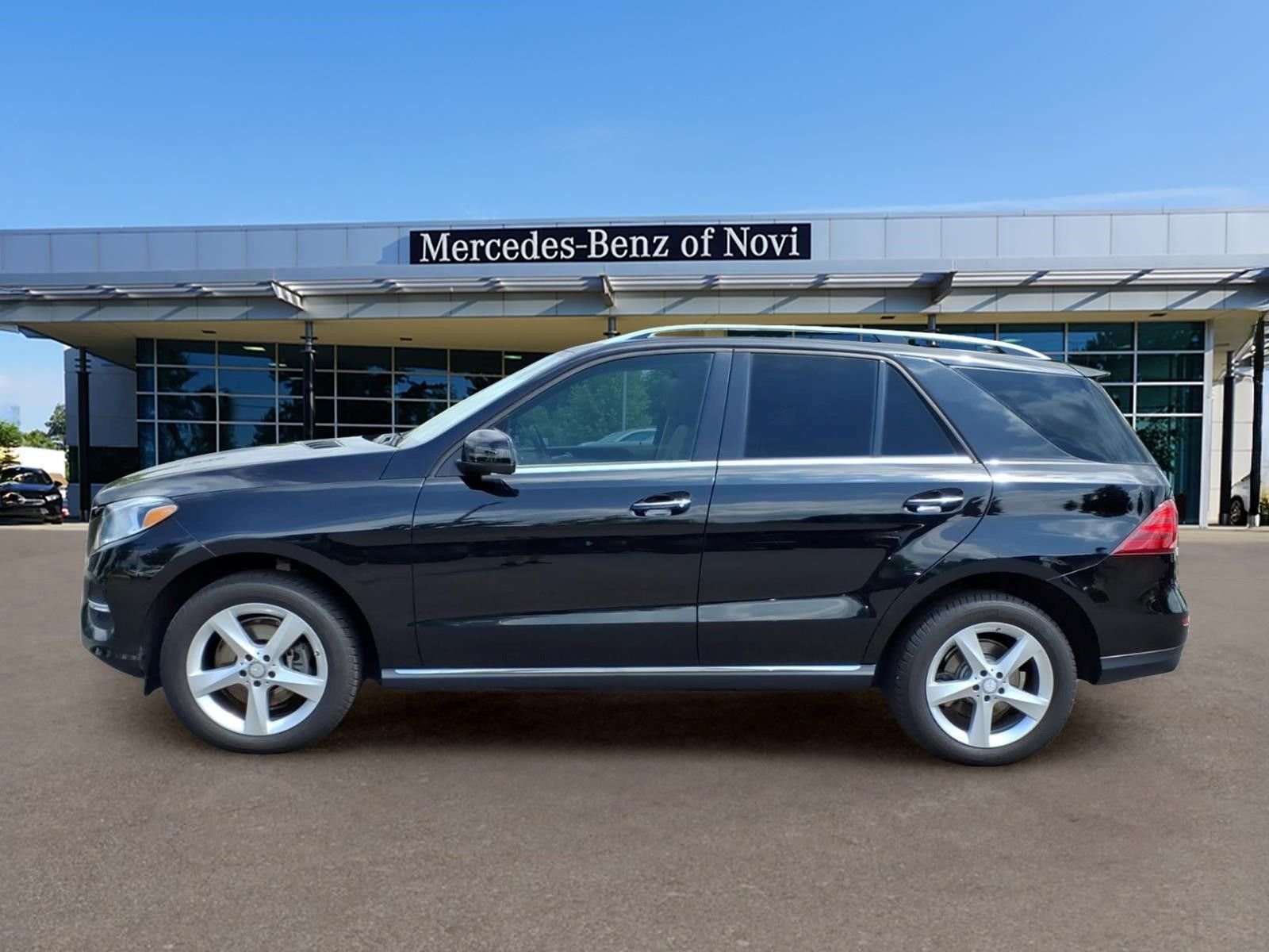 Used 2016  Mercedes-Benz GLE 350 image 2