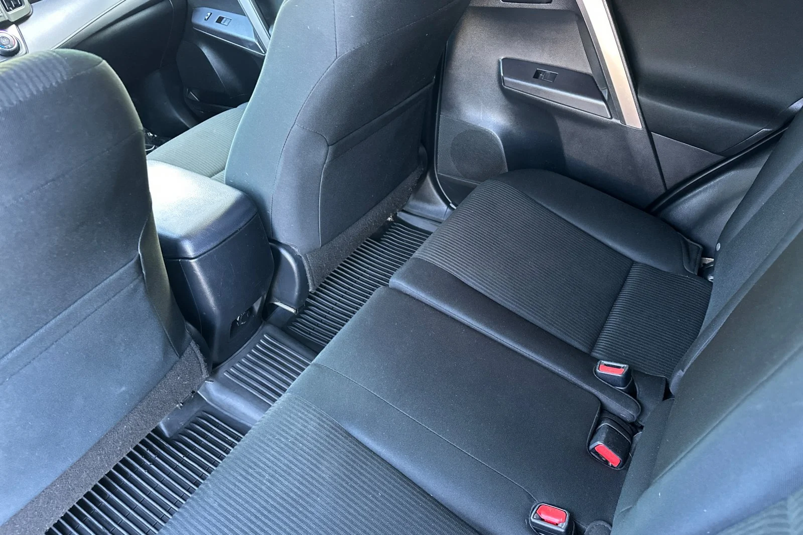 Used 2018 Gray Toyota LE image 9