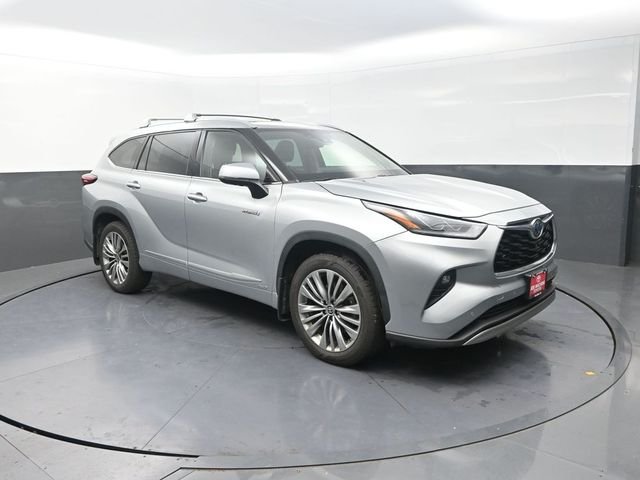 Used 2021 Silver Toyota Platinum image 10