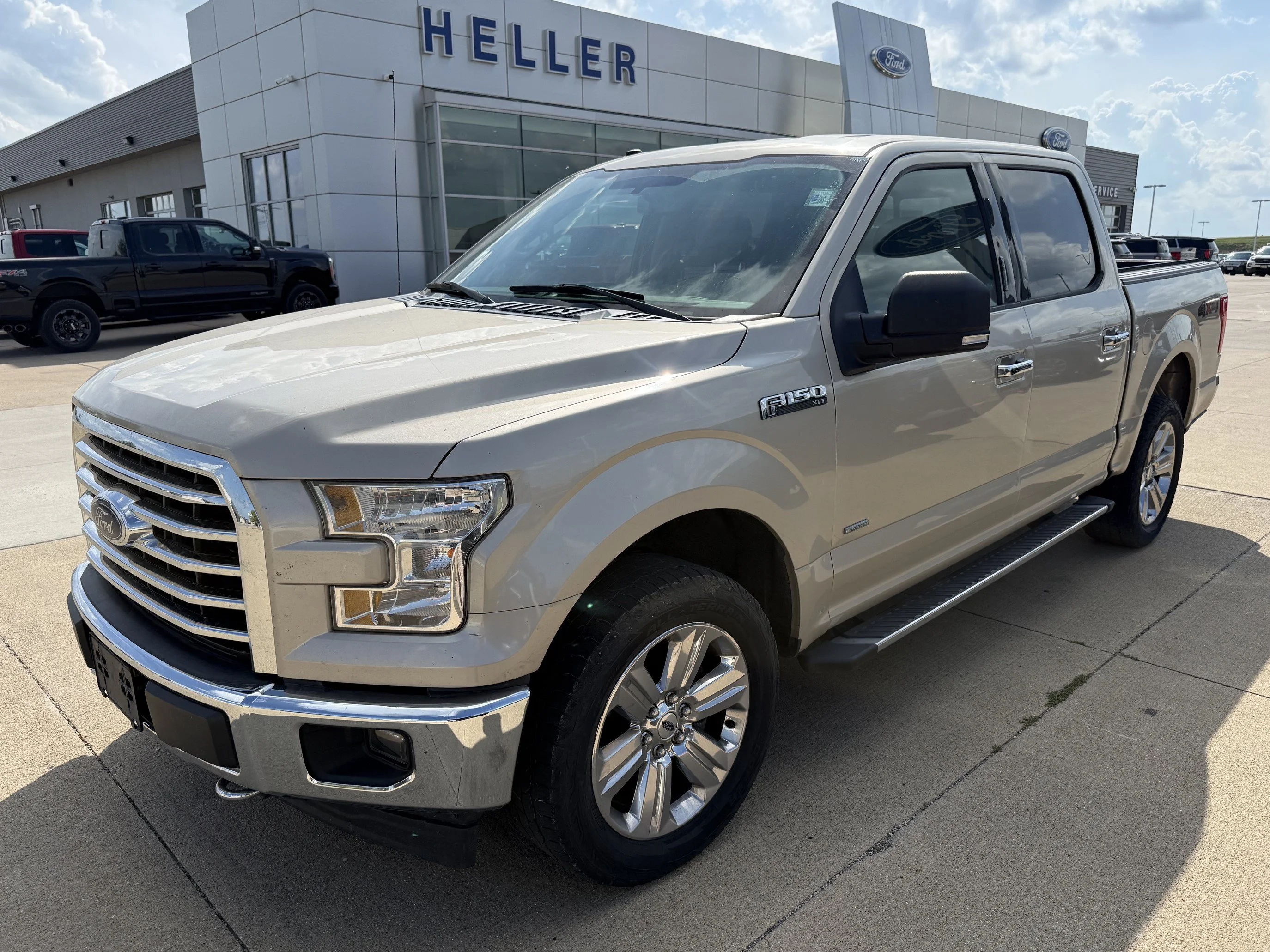 Used 2017 White Gold Ford XLT image 3