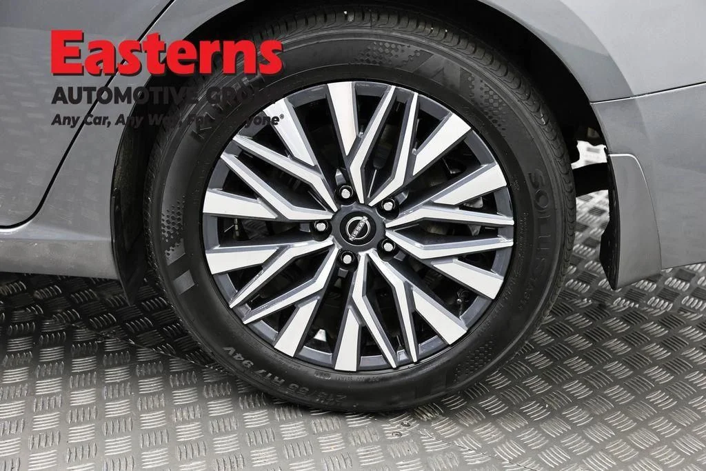 Used 2025 Gray Nissan 2.5 SV image 35