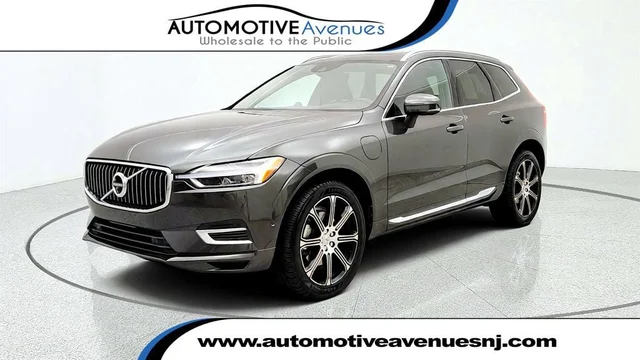 2018 Volvo XC60 T8 eAWD Plug-In Hybrid Inscription w/ B&W Audio, Pilot Assist