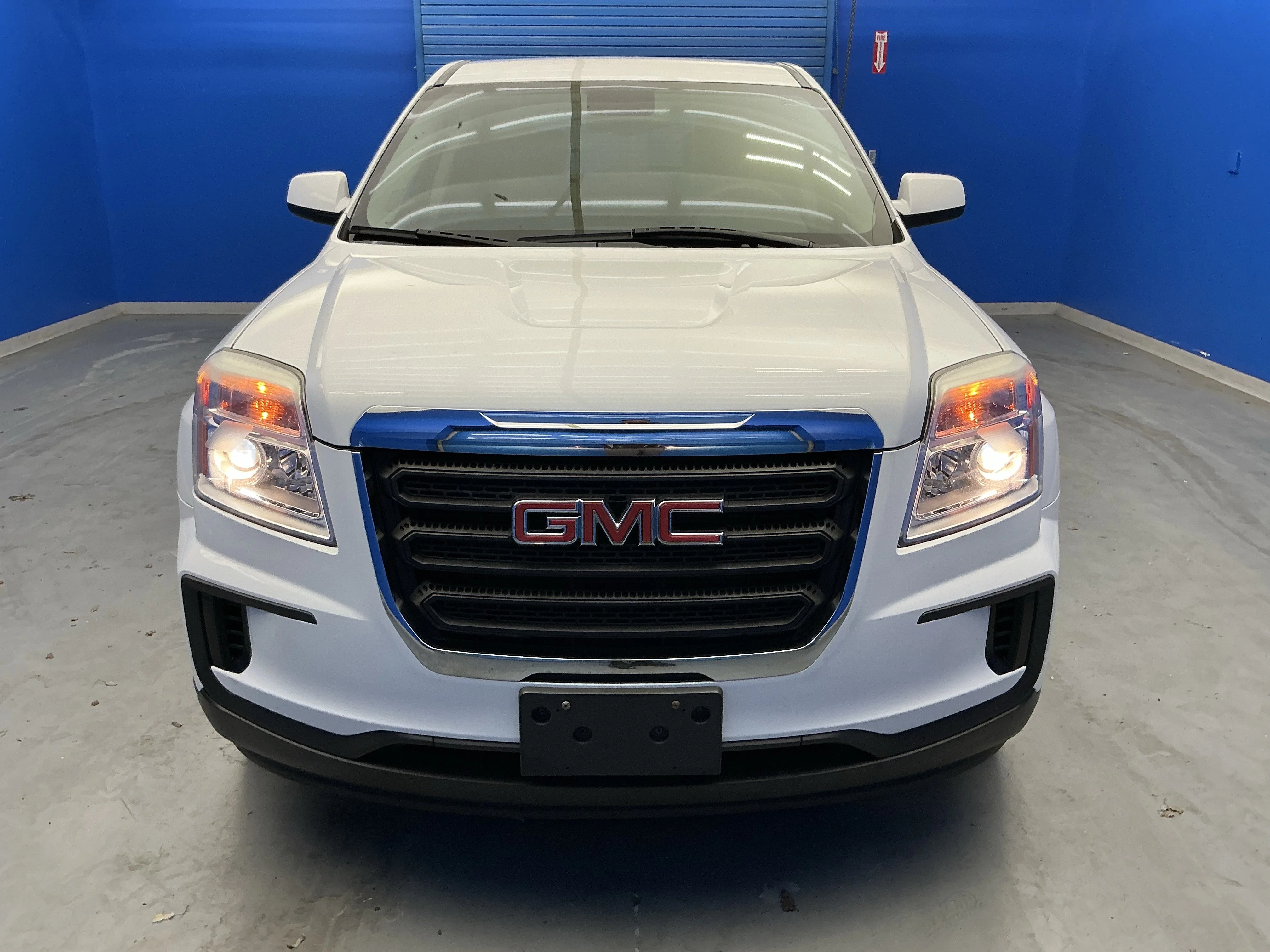 Used 2017 Summit White GMC SLE image 3