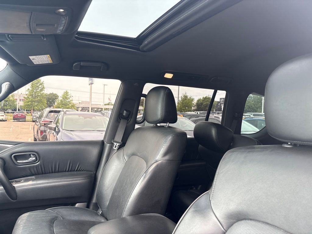 Used 2023 White Nissan SL image 5