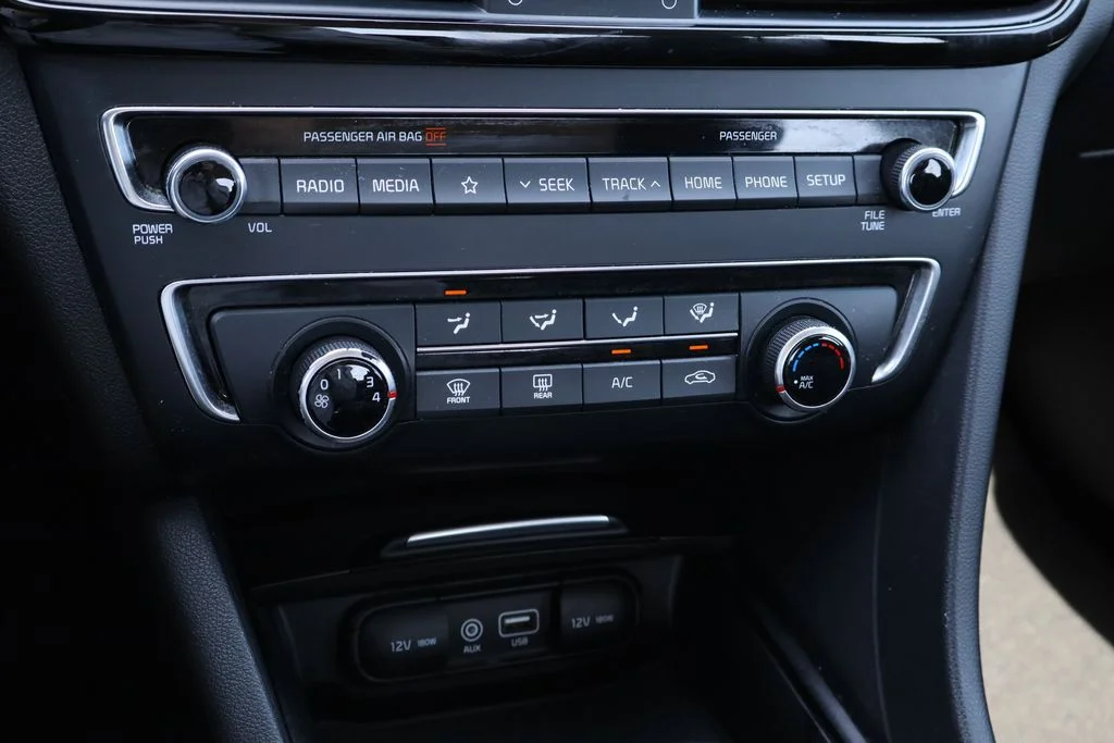Used 2019 White Kia LX image 17