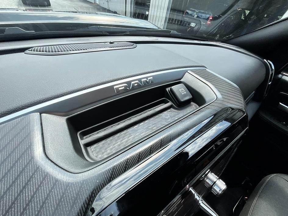 New 2026 Diamond Black Crystal Pearl-Coat Exterior Paint RAM Big Horn image 21