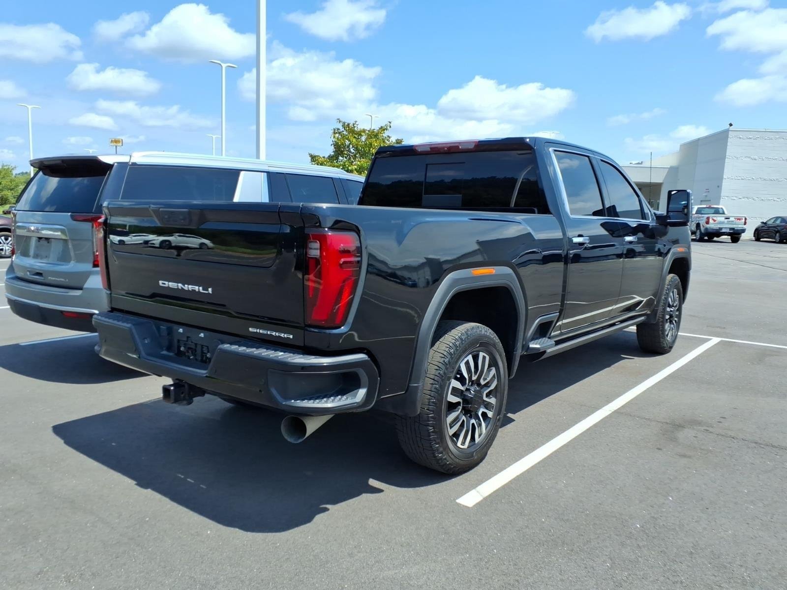 Used 2024 Onyx Black GMC Denali Ultimate image 3