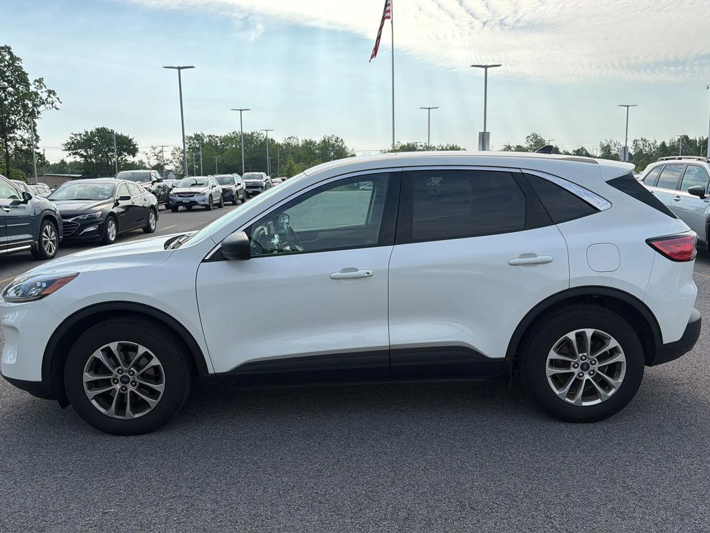 Used 2022 Star White Metallic Tri-Coat Ford SE image 7