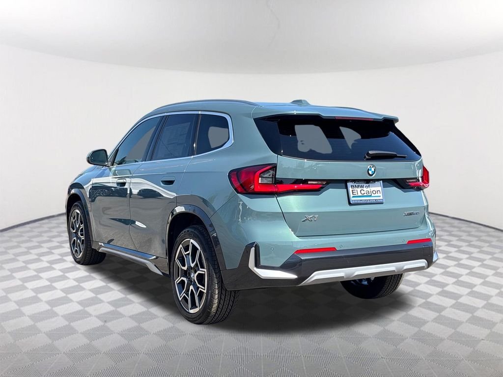 New 2027 Cape York Green Metallic BMW xDrive28i image 4
