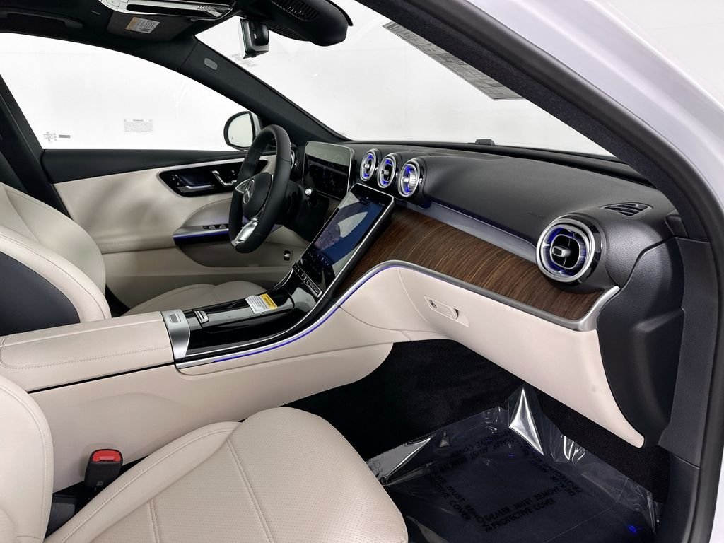 New 2026 MANUFAKTUR Moonlight White Metallic Mercedes-Benz C 300 image 31
