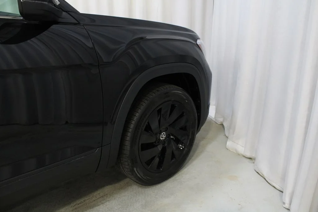 New 2026 Black Volkswagen 2.0T SE w/Technology image 28