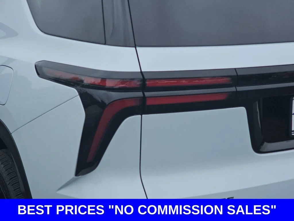 New 2026 Polar White Tricoat Chevrolet LT image 43
