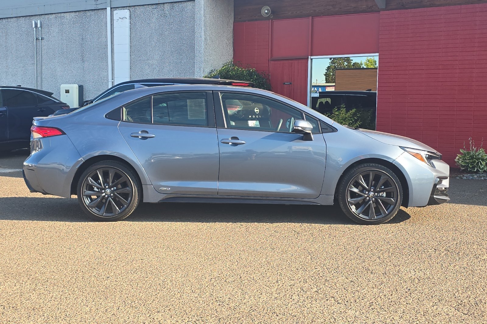 Used 2025 Blue Toyota Hybrid LE image 3