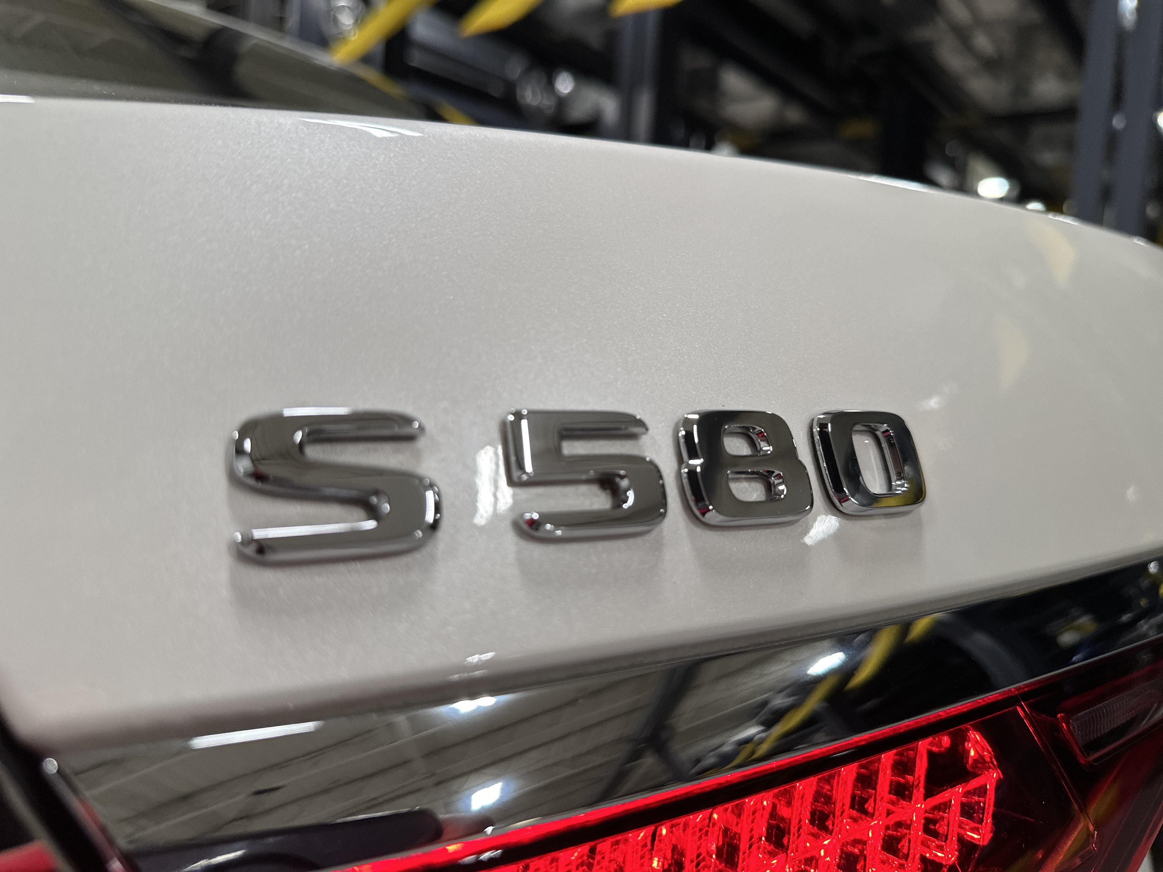 Certified Used 2023 MANUFAKTUR Diamond White Mercedes-Benz S 580 image 12