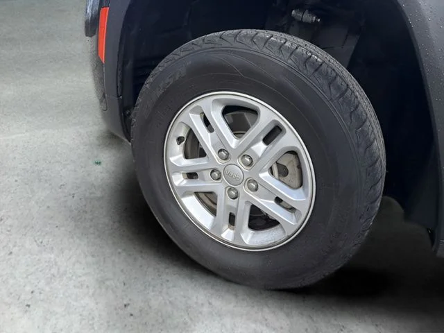 Used 2023 Black Jeep Laredo image 18