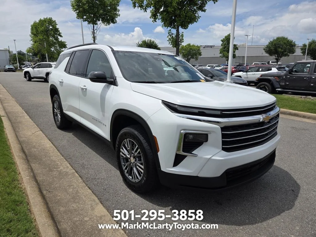 Used 2025 White Chevrolet LT image 3