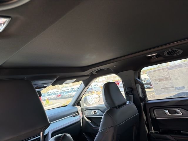 New 2026 Space White Metallic Ford ST-Line image 9