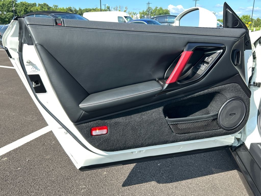 Used 2015 White Nissan Black Edition image 10