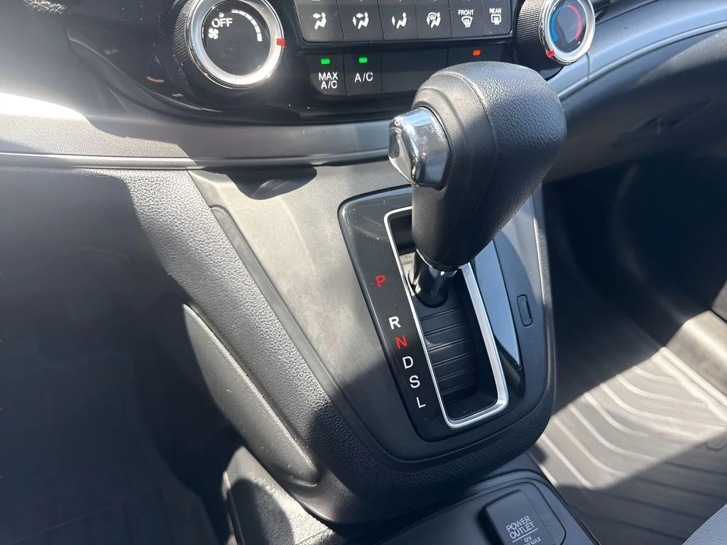 Used 2016  Honda SE image 16