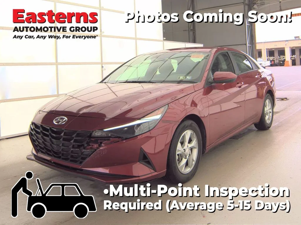 Used 2023 Red Hyundai SE image 1