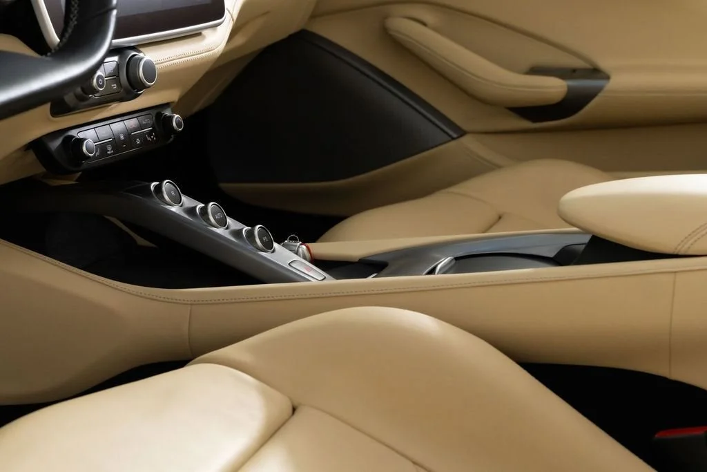 Used 2022 Grigio Alloy Ferrari Base image 6