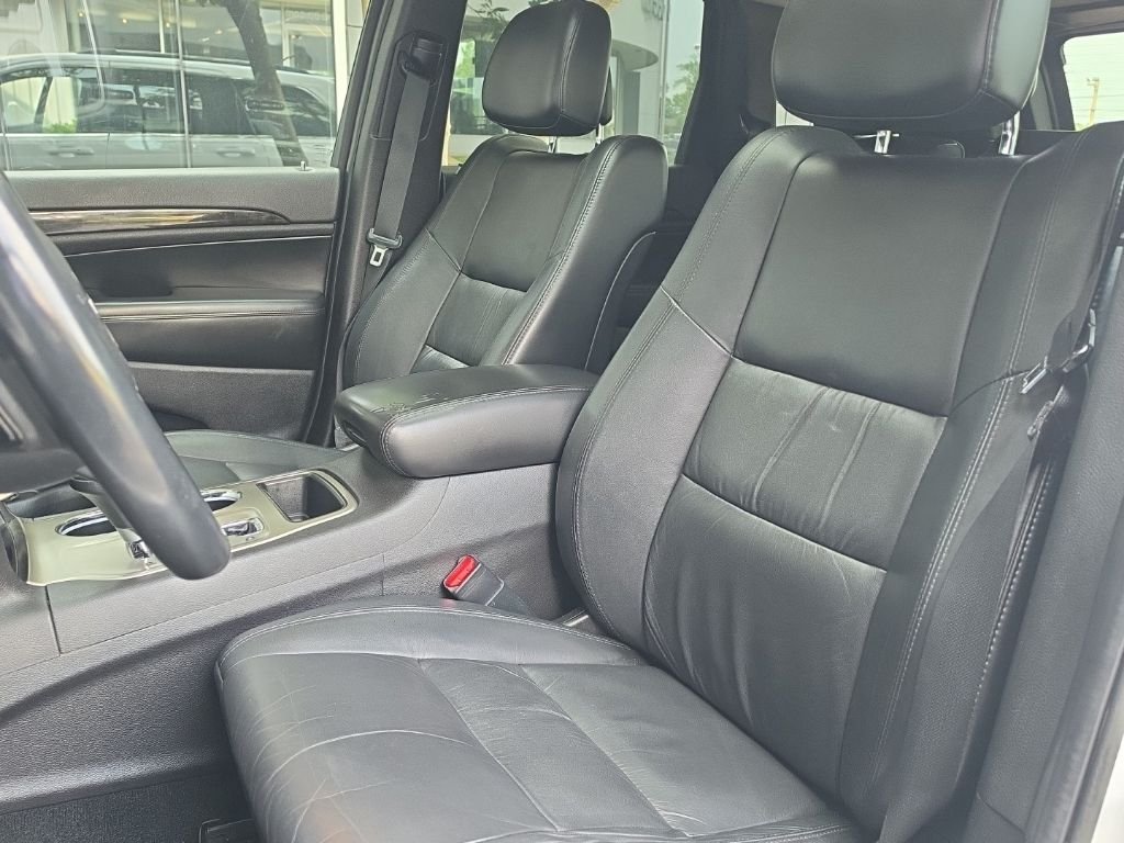 Used 2013 Bright White Jeep Laredo image 10