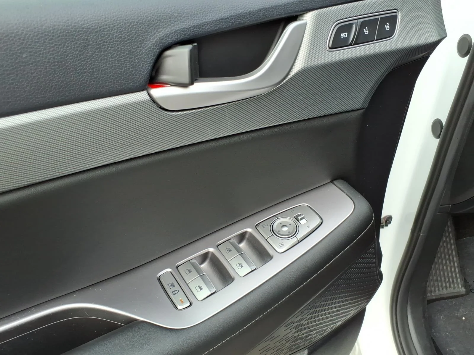 Used 2025 Hyper White Hyundai SEL Premium 7P image 13