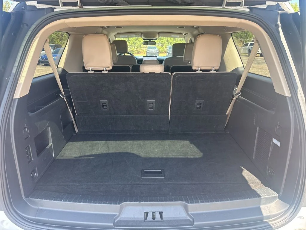 Used 2023 White Ford XLT image 17
