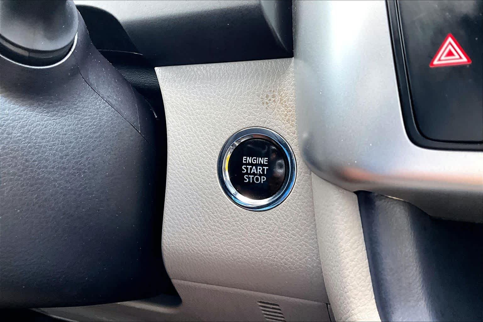Used 2018 Blizzard Pearl Toyota XLE image 33