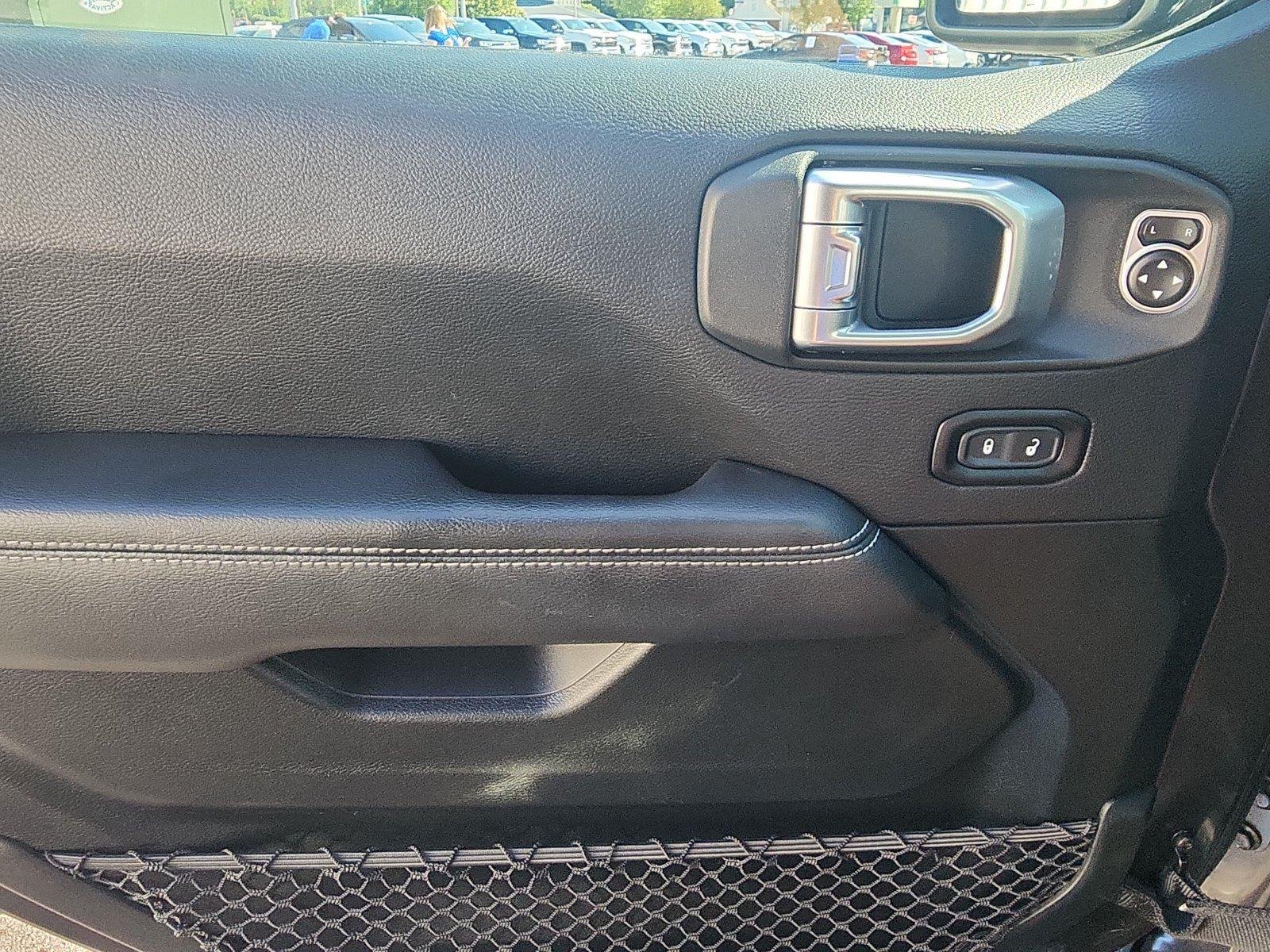 Used 2020  Jeep Rubicon image 18