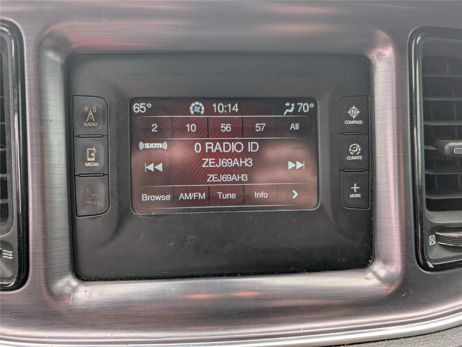 Used 2016 Pitch Black Clearcoat Dodge SXT image 13