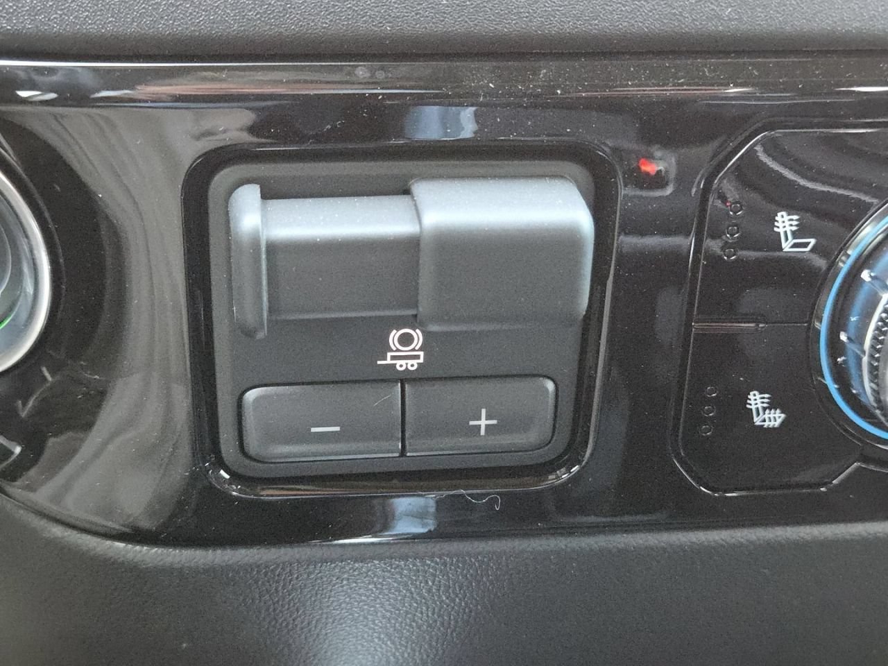 New 2026 Summit White GMC Elevation image 10