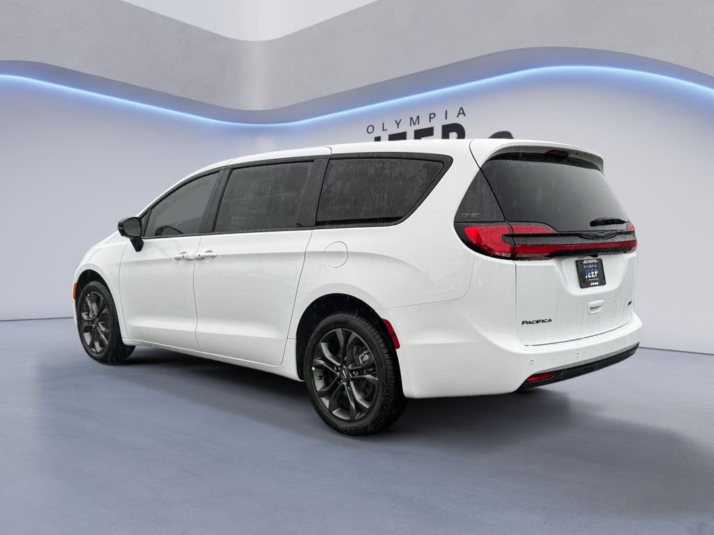 New 2026 Bright White Clear-Coat Exterior Paint Chrysler Select image 3