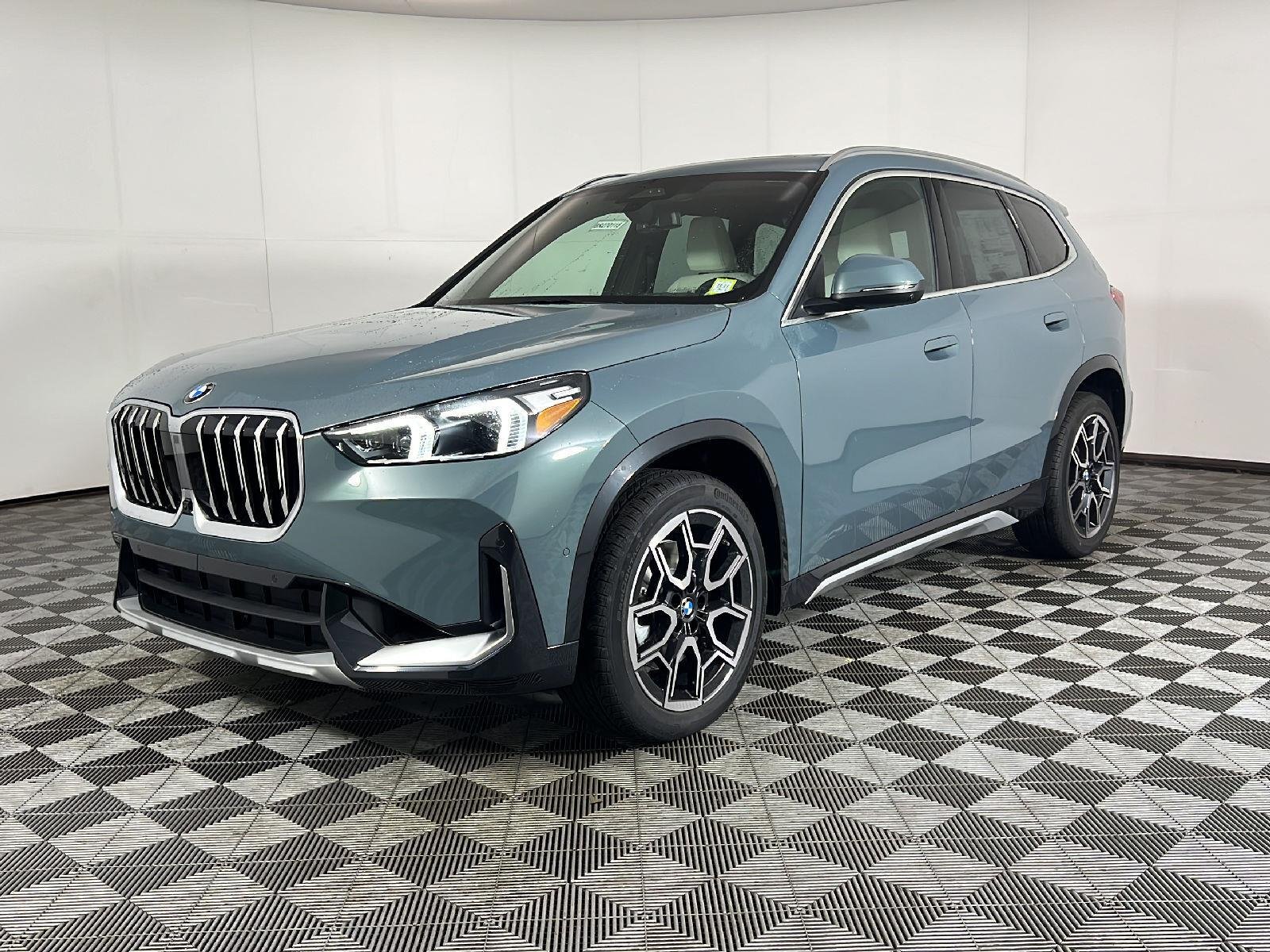 New 2027 Cape York Green Metallic BMW xDrive28i image 10