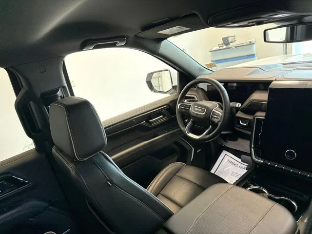 Used 2025 White GMC Elevation image 36