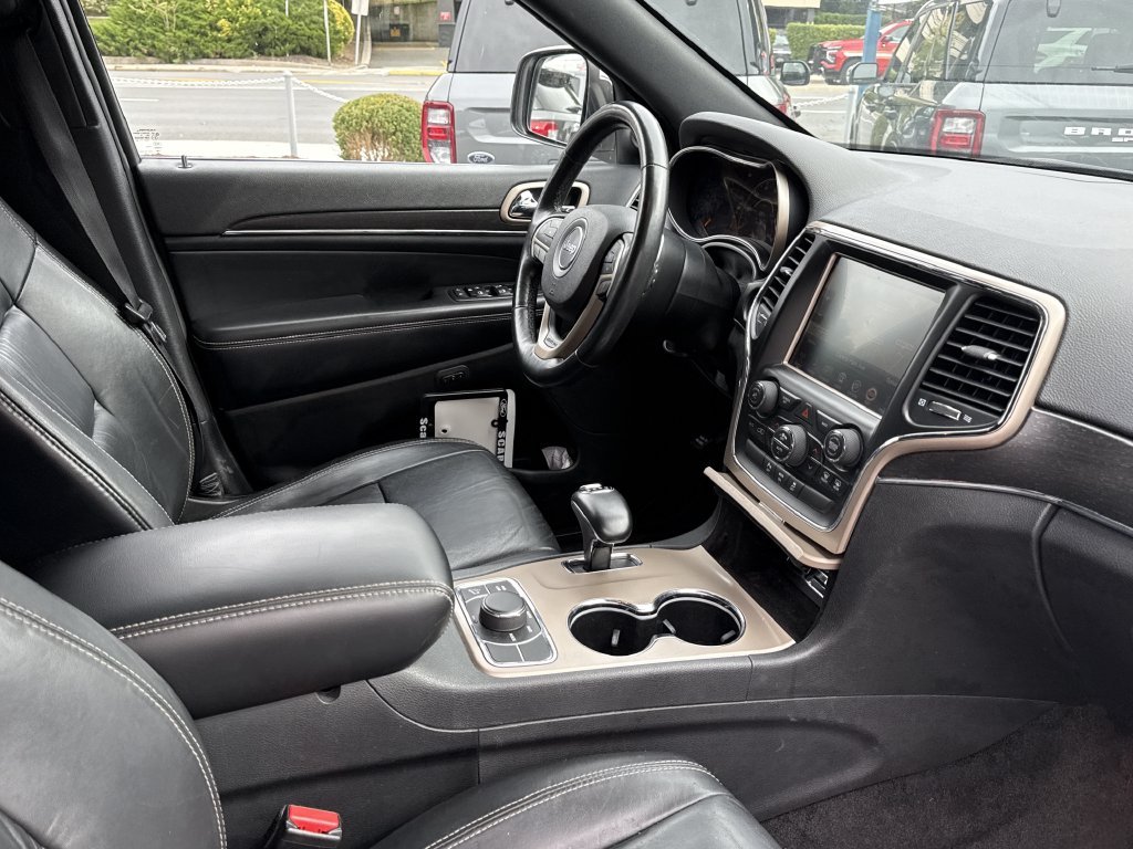 Used 2015 White Jeep Limited image 26
