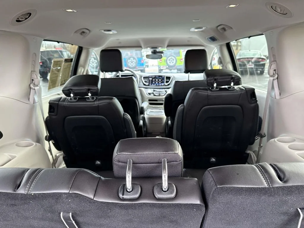 2023 Chrysler Pacifica Touring L - Photo 9