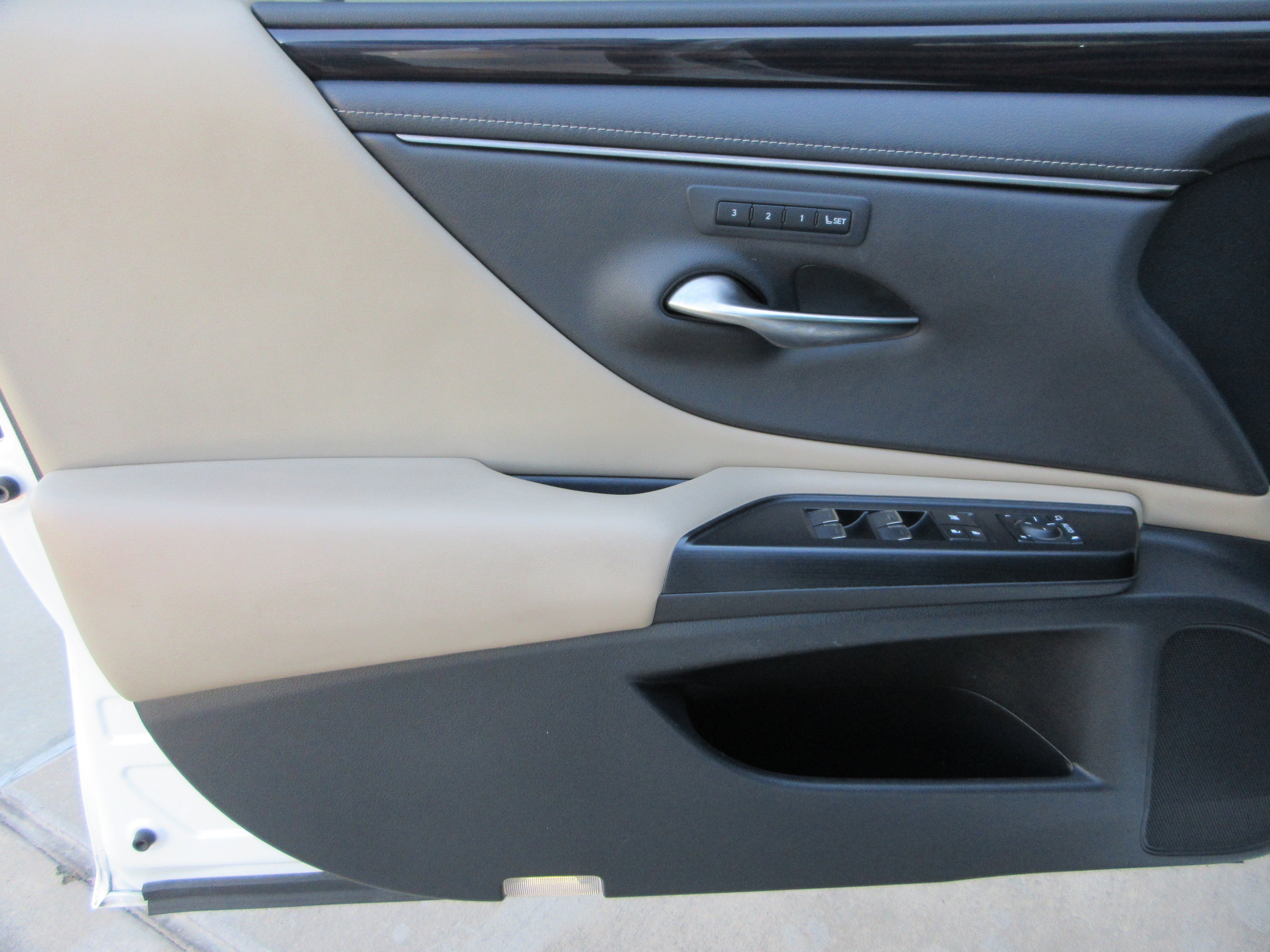 Used 2021 White Lexus 250 image 27