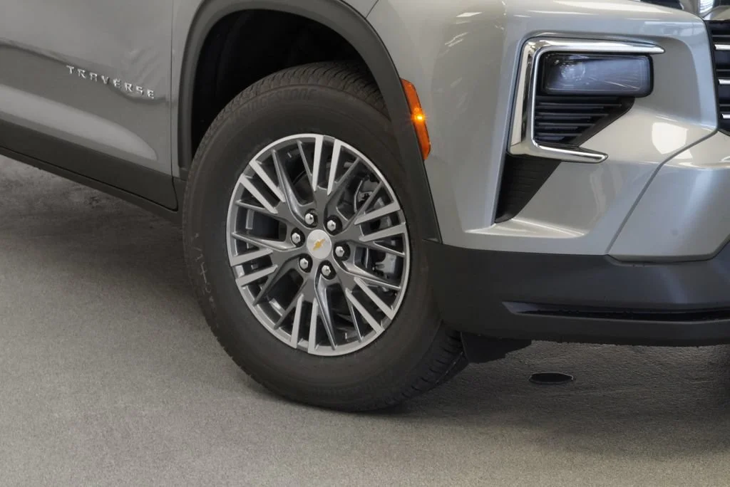 2027 Chevrolet Traverse LT - Photo 10