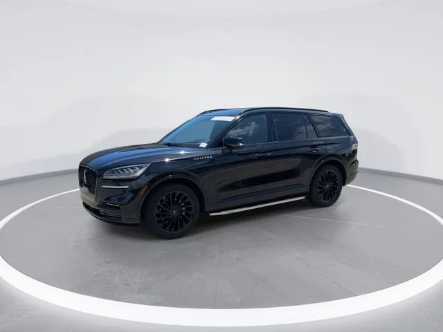 Used 2023 Black Lincoln Reserve image 3