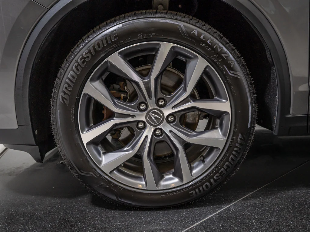 Used 2024 Liquid Carbon Metallic Acura Technology image 13