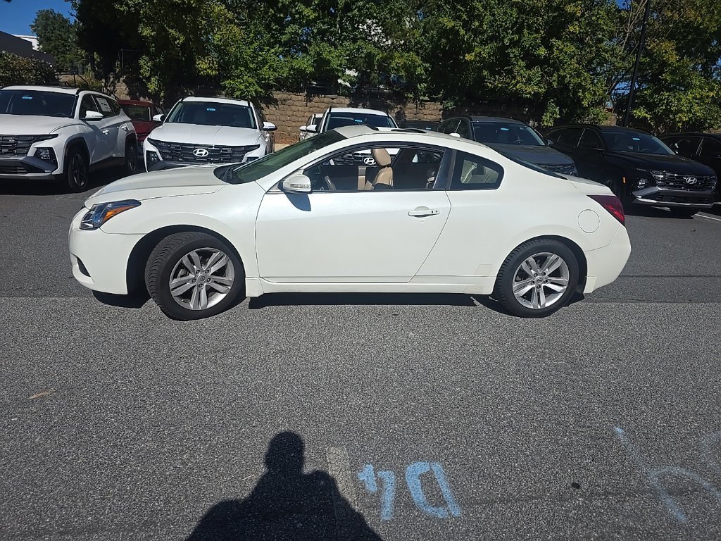 Used 2013 Pearl White Nissan 2.5 S image 2