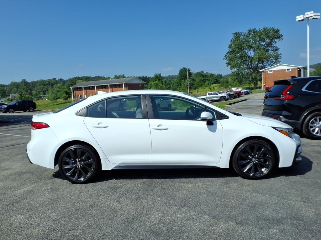 Used 2024 Ice Cap Toyota SE image 3