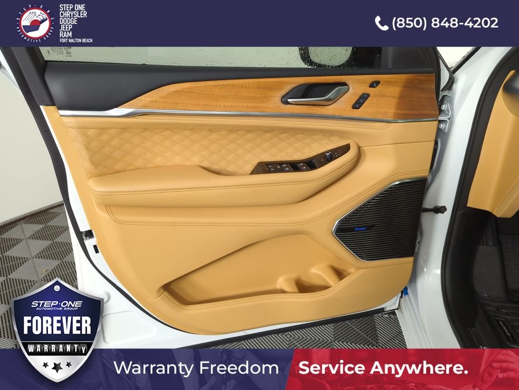 Used 2023 White Jeep Summit Reserve 4xe image 17