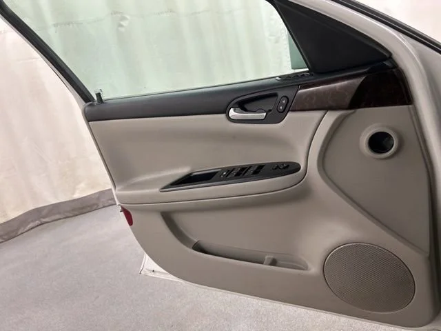 Used 2015 SUMMIT WHITE Chevrolet LT image 12