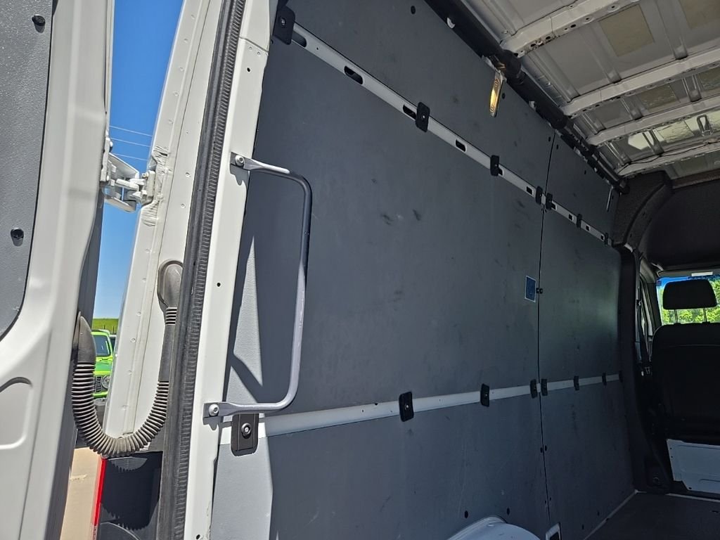 Used 2025  Mercedes-Benz Cargo 144 WB image 71