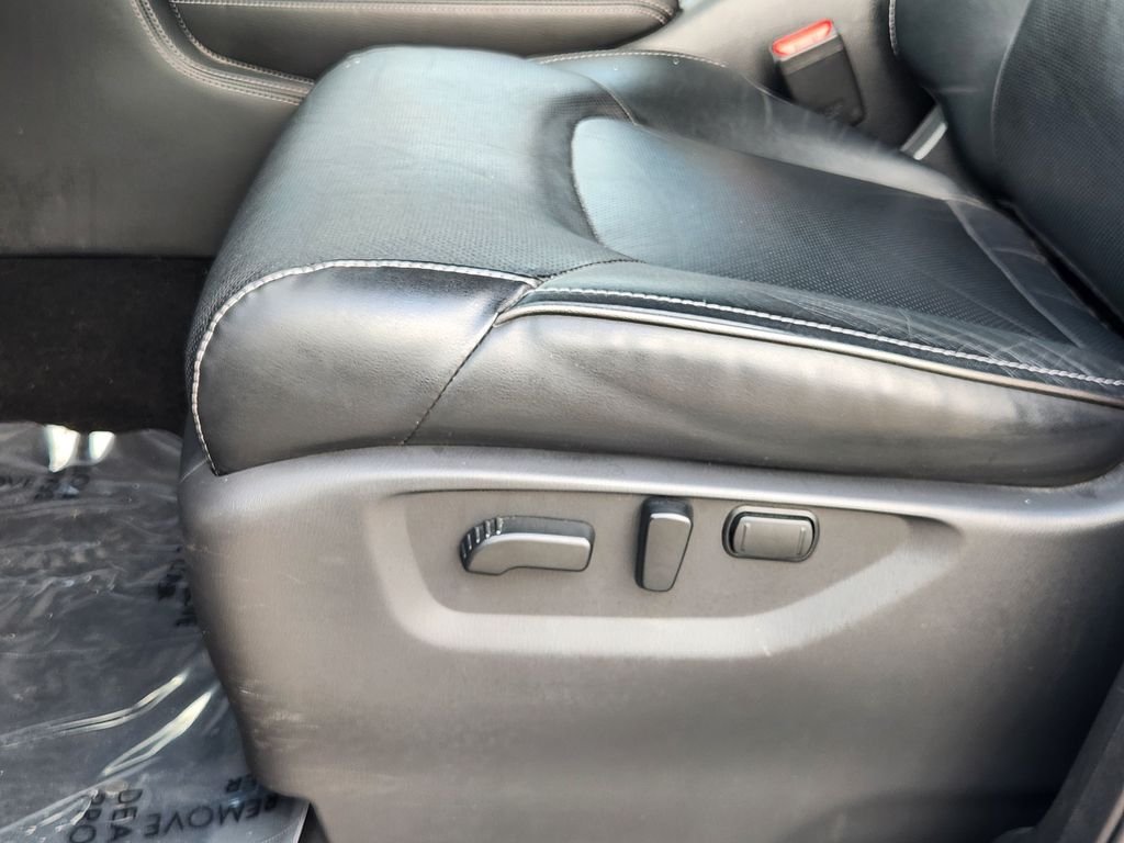 Used 2024 Gray INFINITI LUXE image 24