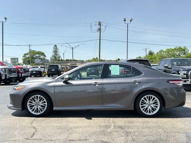 Used 2018 Gray Toyota XLE image 6