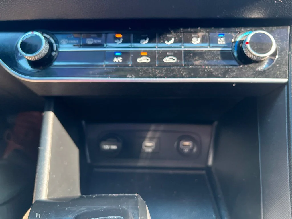 Used 2020 Gray Hyundai SE image 15