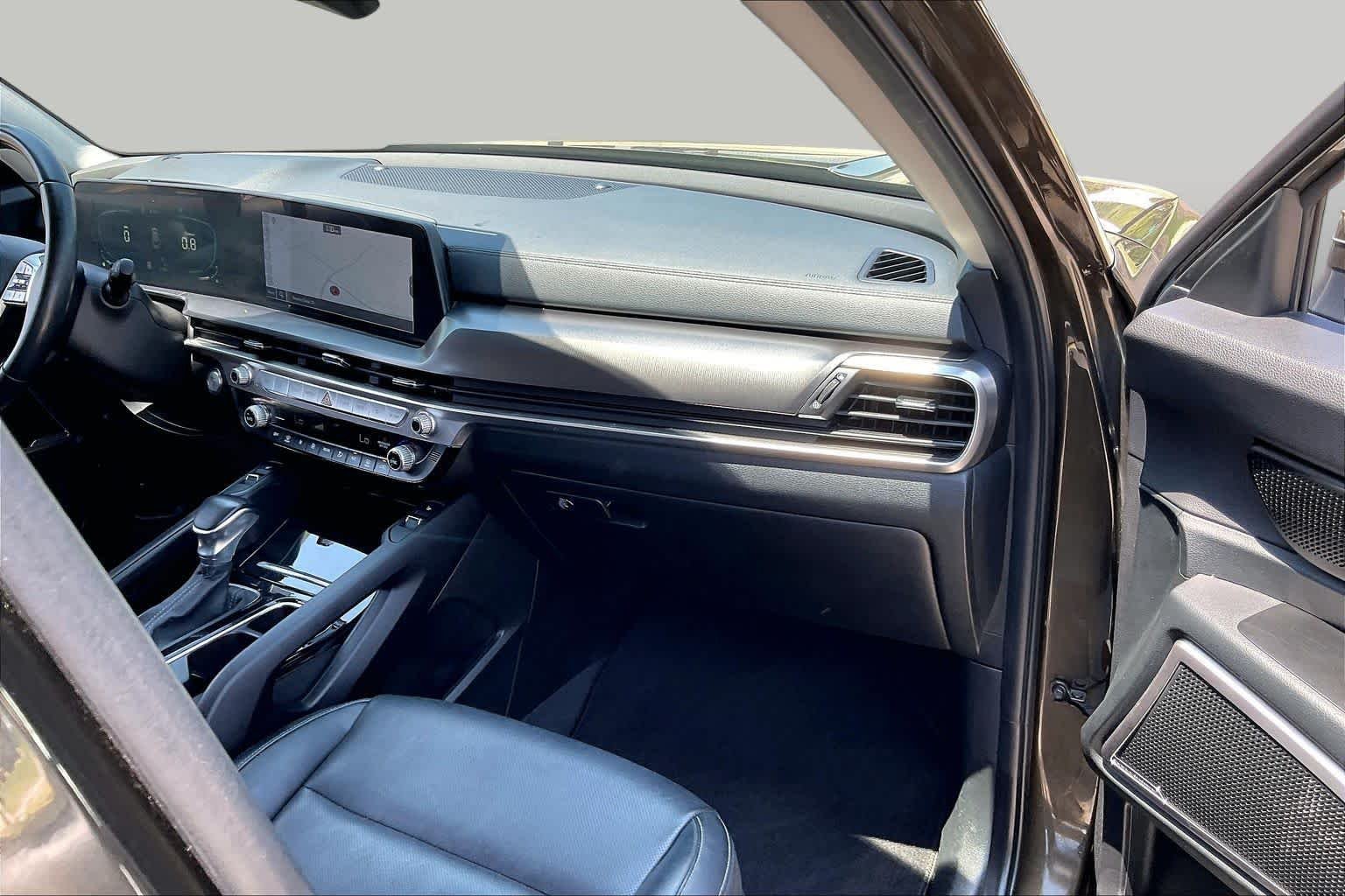 Used 2025 Dark Moss Kia S image 17